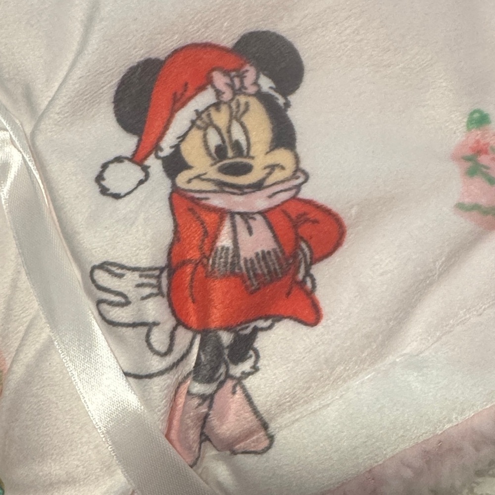 Disney Minnie Mouse Pink and White Blanket - Picture 5 of 7